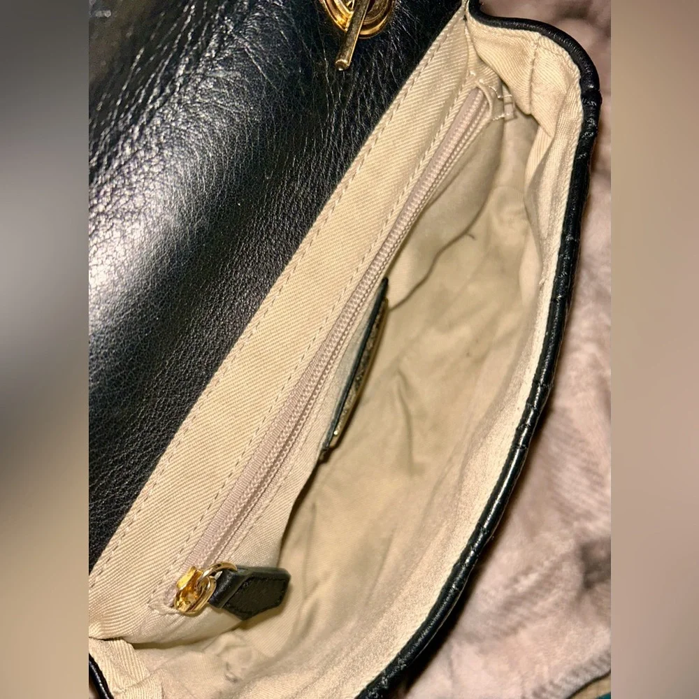 GUC Valentino Black Quilted Leather Crossbody with Gold Chain - Picture 5 of 9